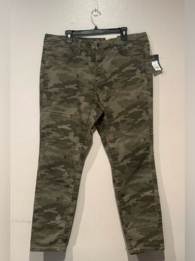 Universal Thread Woman Skinny Camo Jeans - Olive